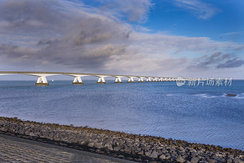 荷兰泽兰省的泽兰大桥(Zeelandbrug, Zeeland Bridge)